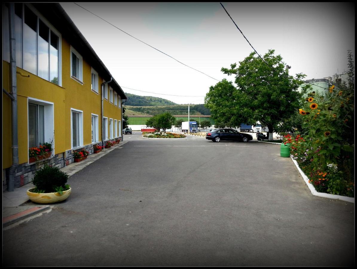 Hotel Cazare La Troita Codlea Exterior foto