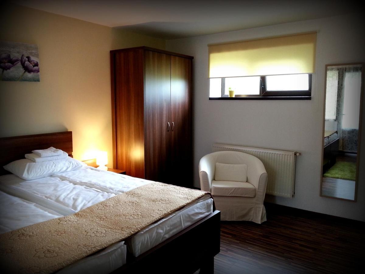 Hotel Cazare La Troita Codlea Habitación foto