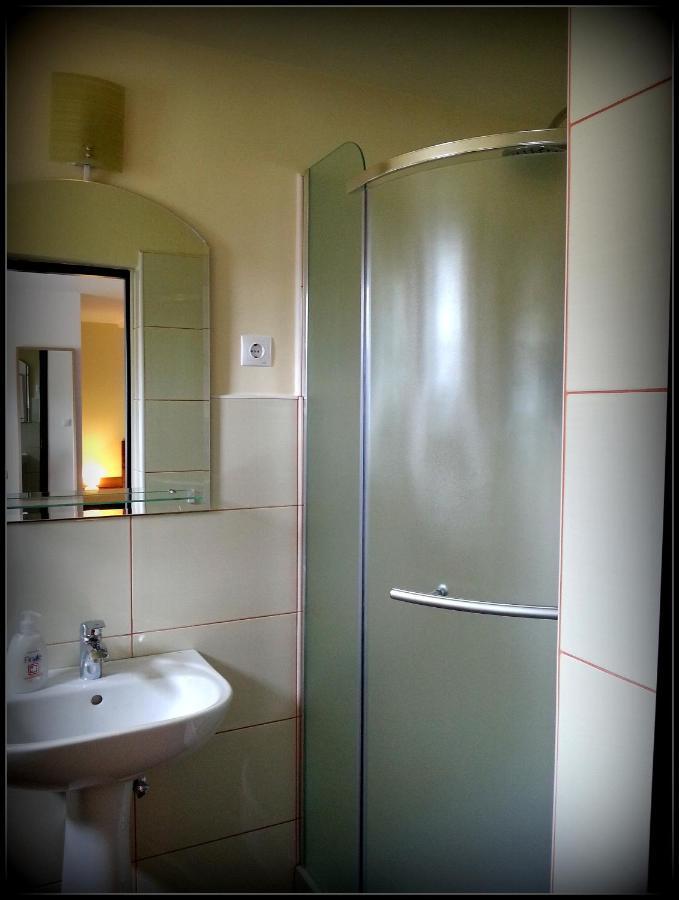 Hotel Cazare La Troita Codlea Habitación foto