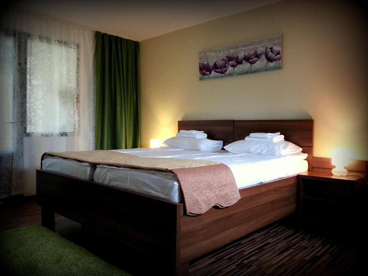 Hotel Cazare La Troita Codlea Habitación foto