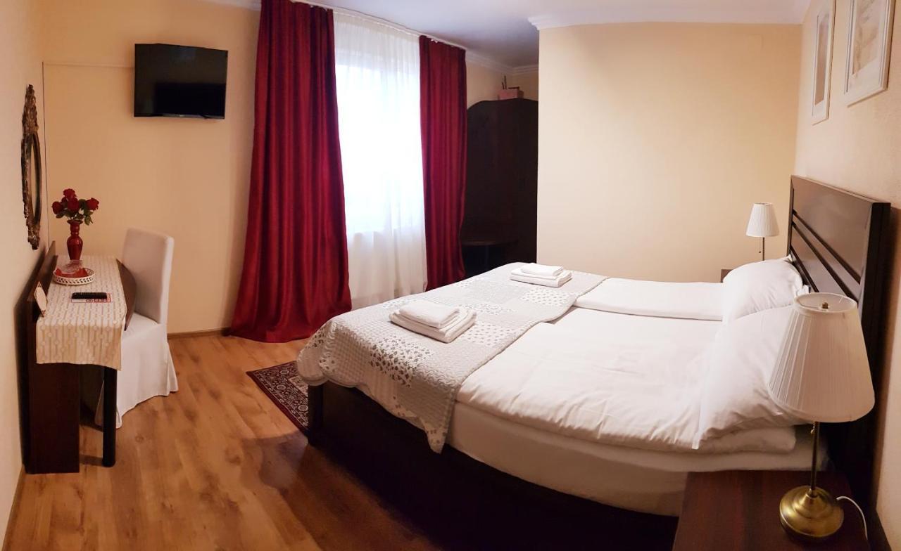 Hotel Cazare La Troita Codlea Exterior foto