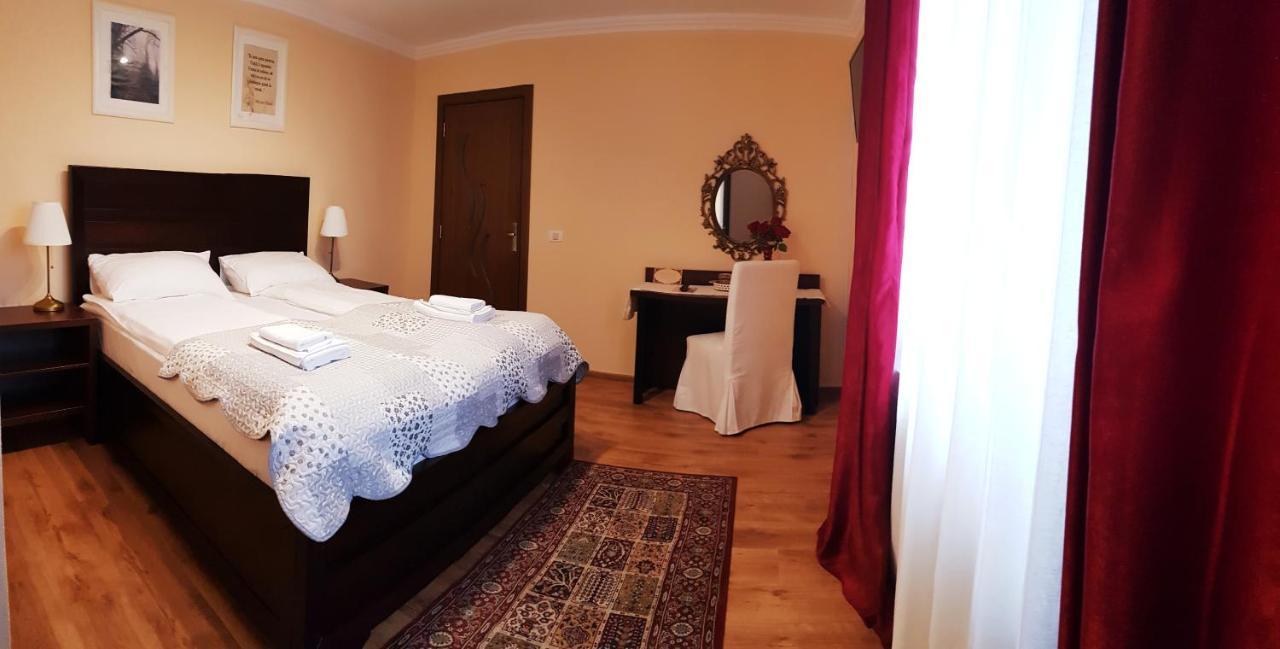 Hotel Cazare La Troita Codlea Exterior foto